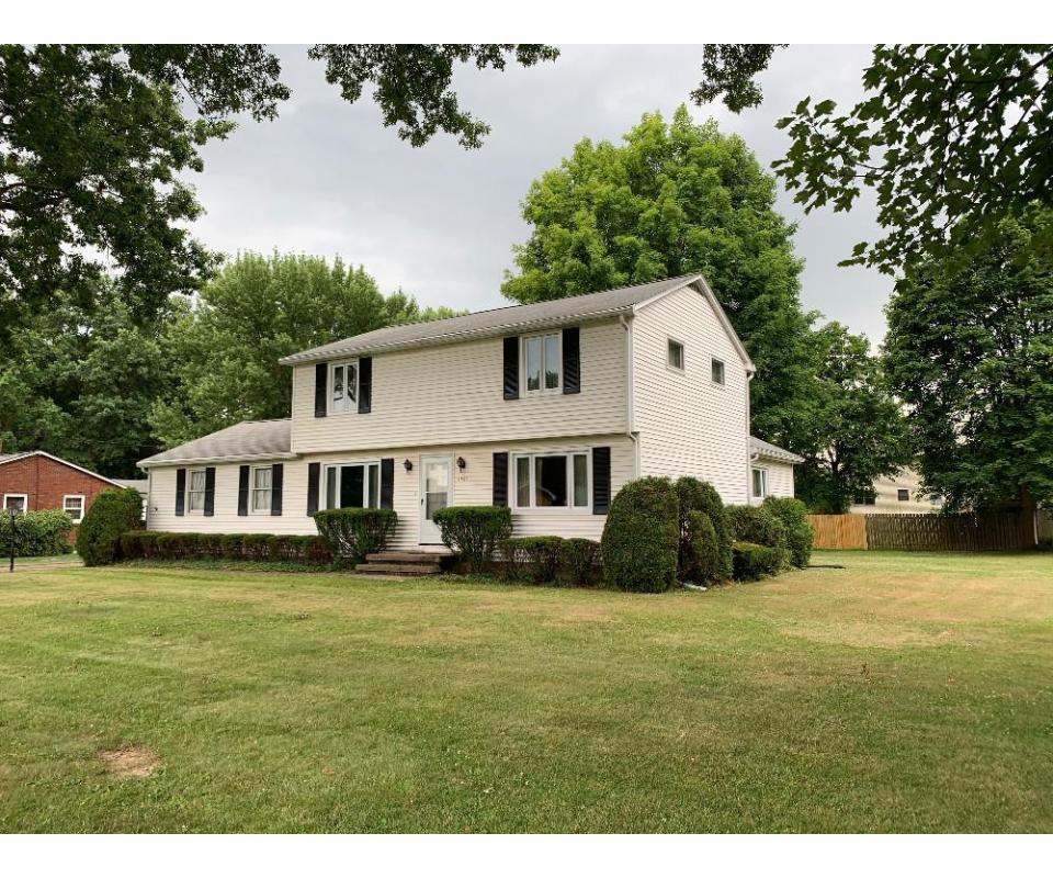 Home With Garage Salem, OH 16049