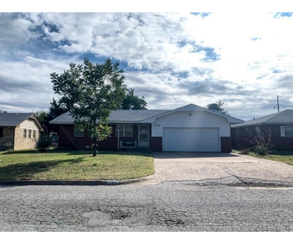 12/8 WellLocated, Brick Home, Enid, OK Chisholm Schools