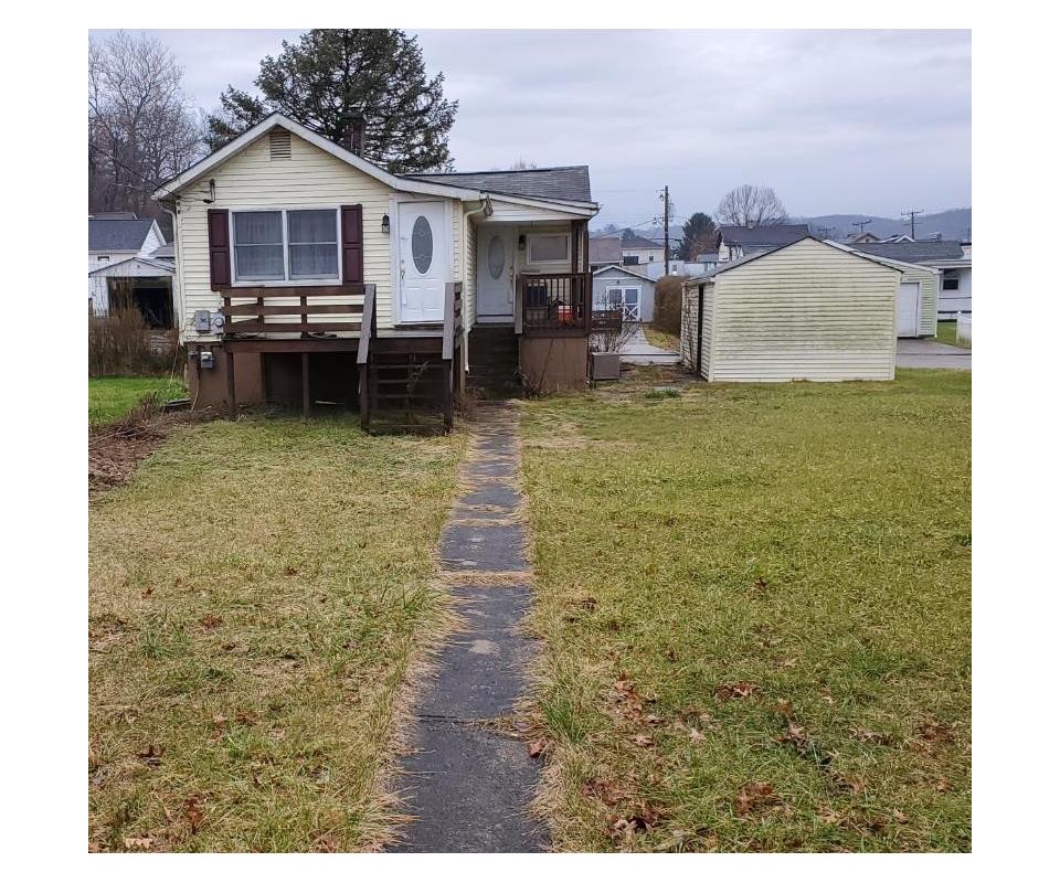 TRUSTEE'S REAL ESTATE AUCTION WELLSBURG