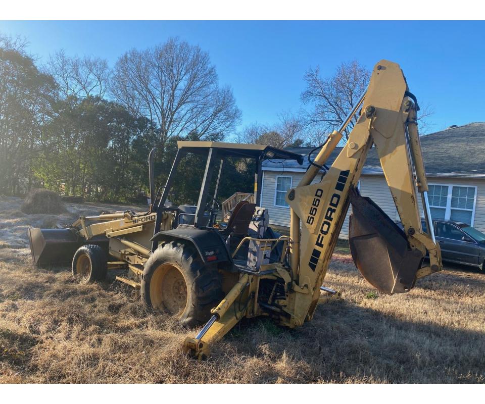 Bankruptcy Auction of a Ford 555 Backhoe