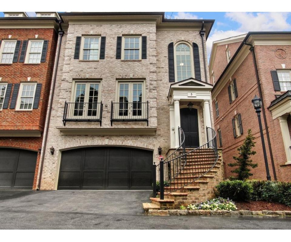 Beautiful Townhome in the Heart of Buckhead (Atlanta)