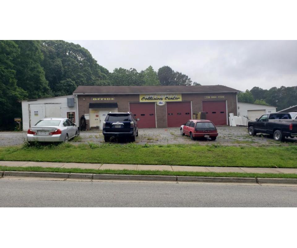 Auto Body Shop on .61 +/ Acres in Dacula