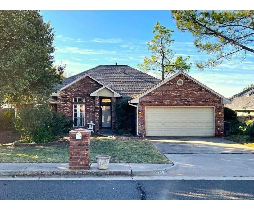 Edmond, OK Home for Sale, 4 bed, 2 bath