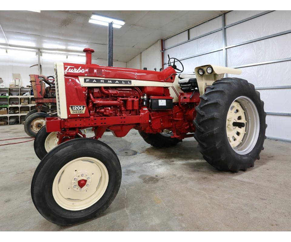 Antique and Collectible IH Tractor Auction
