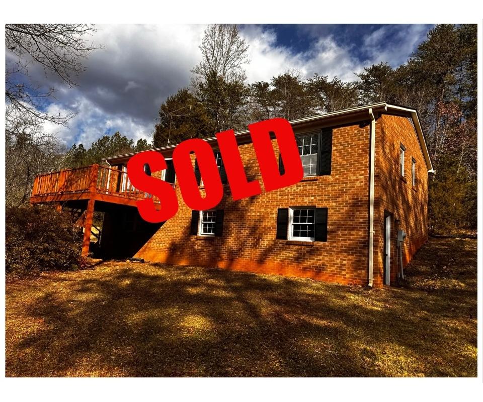 House On 8 +/ Acres Callands VA