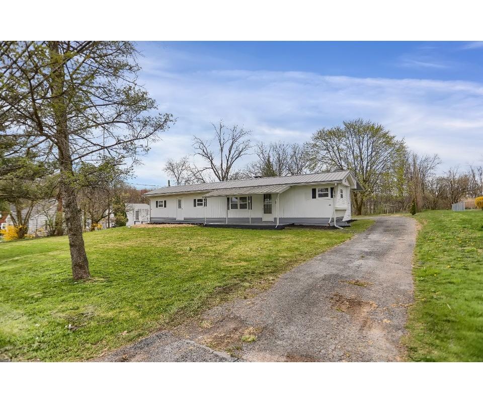 Public Real Estate Auction 0.65+/ Ac. Juniata Co.