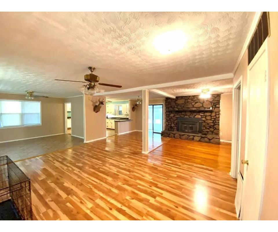 AUCTION** HOME NEAR HORSESHOE LAKE IN ARKANSAS PREMIER