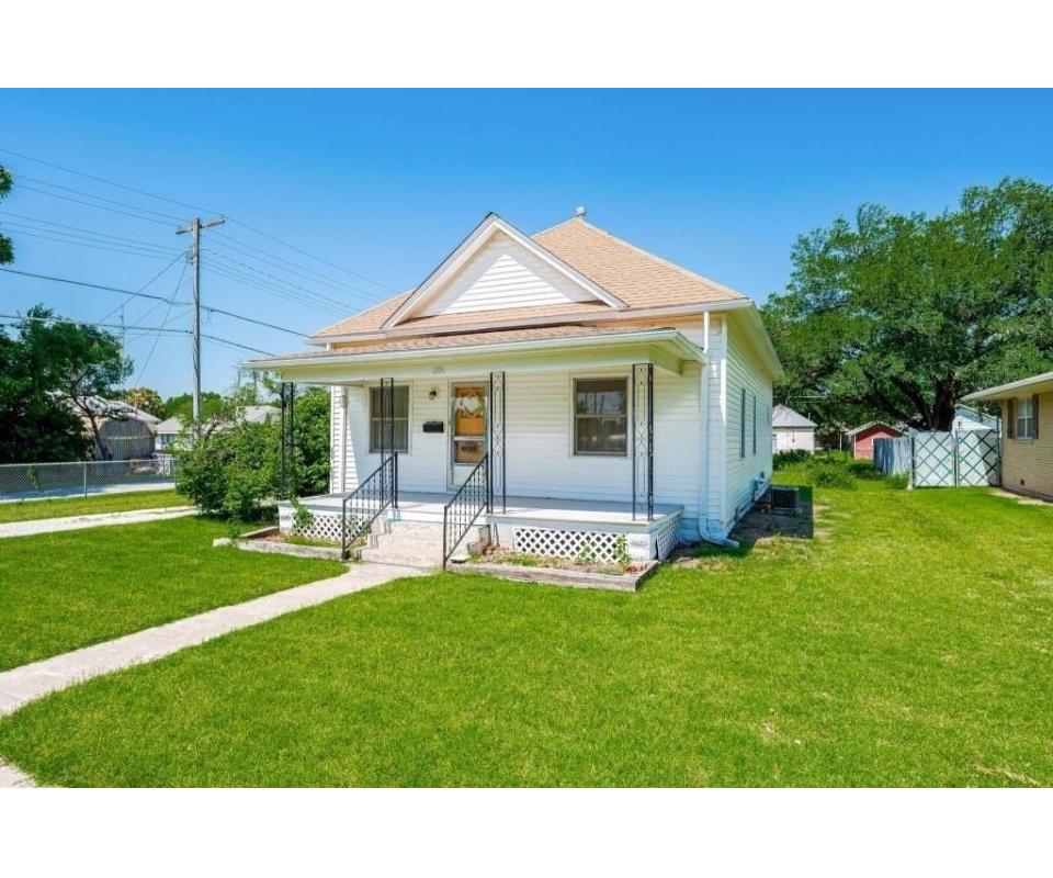 1106 N B St Wellington, KS