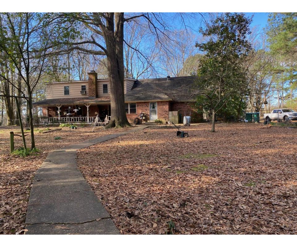 Four Bedroom Brick Home on Four Acres at 4678 Fogg Rd. Nesbit, MS 38651