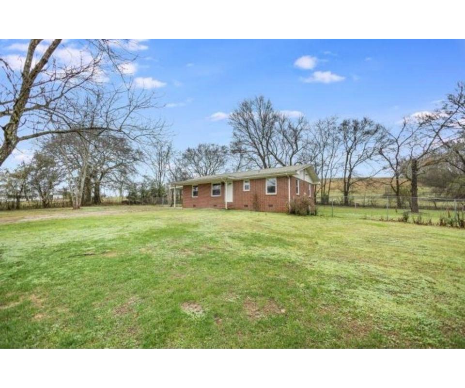 918 Oscar Crowell Rd Absolute Auction!