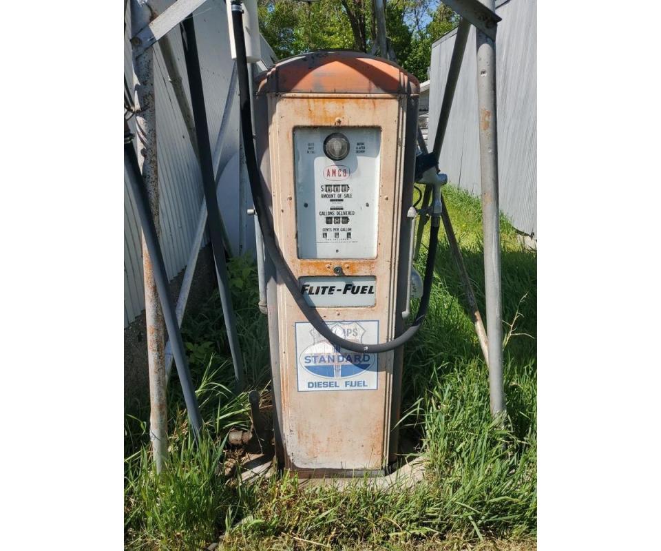 LESTER AMUNDSON ESTATE AUCTION