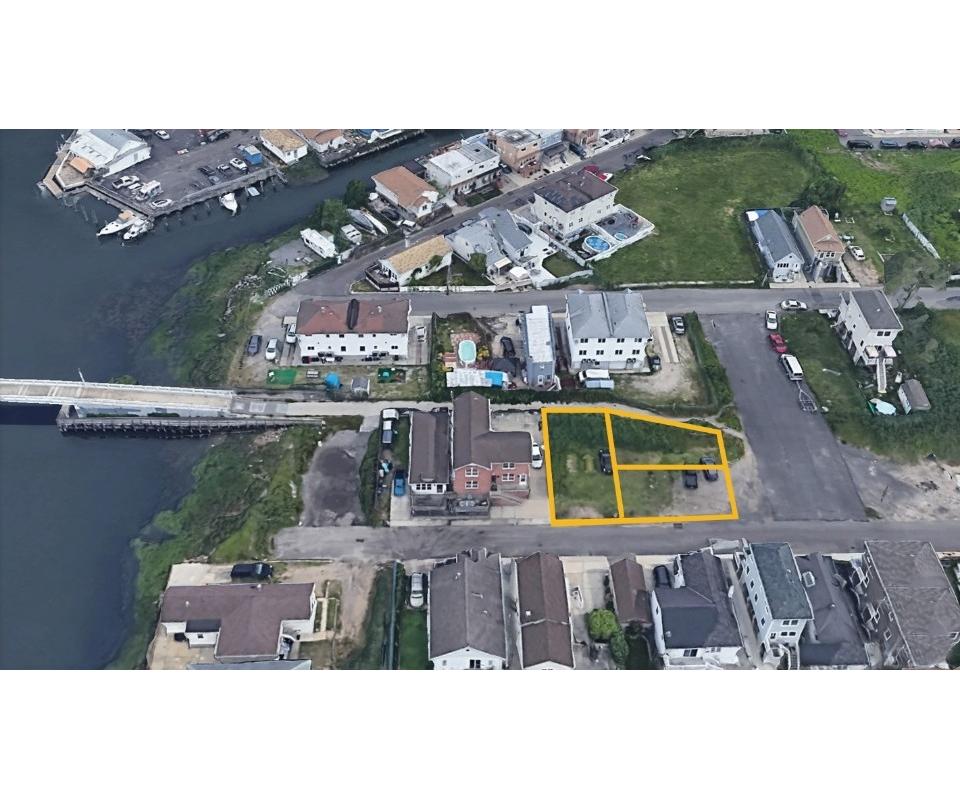 Three Residential Lots Sold Together in Hamilton Beach NY