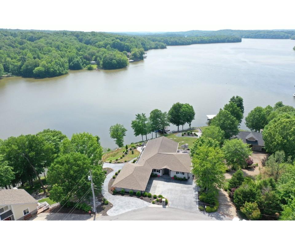 Luxurious Lake Barkley Waterfront w Private Dock