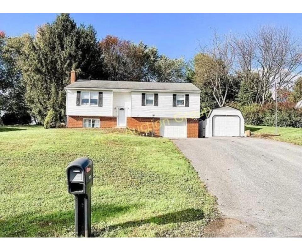 110 Catalpa Ln. Washington Boro, PA 17582