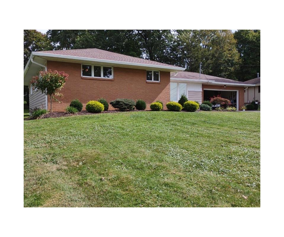 8 Sunnybrook Drive, New Castle, PA 16105