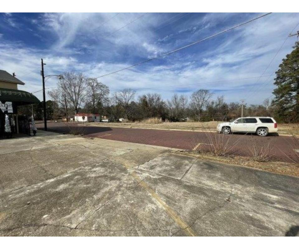 Investment Property in Warren AR (Across from Massey's)