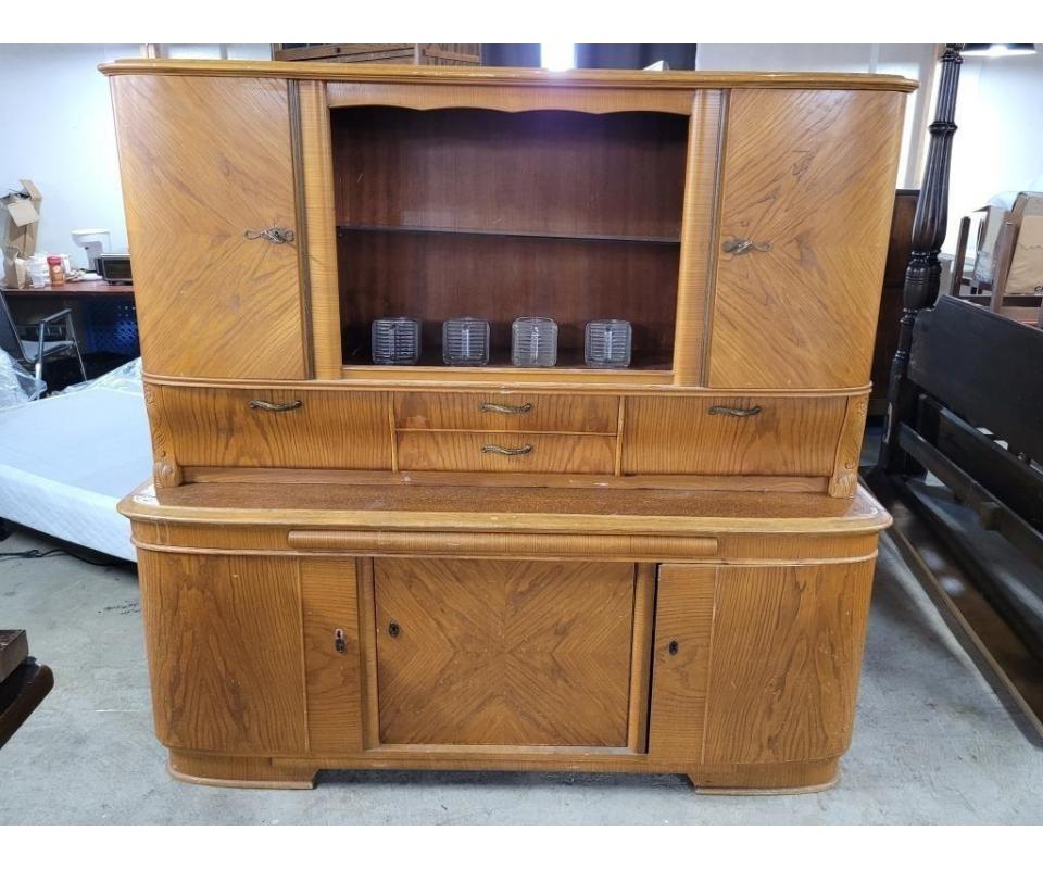 SOLID WOOD VINTAGE FURNITURECOLLECTIBLES & MORE