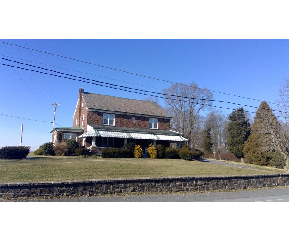 East Earl Real Estate & Contents