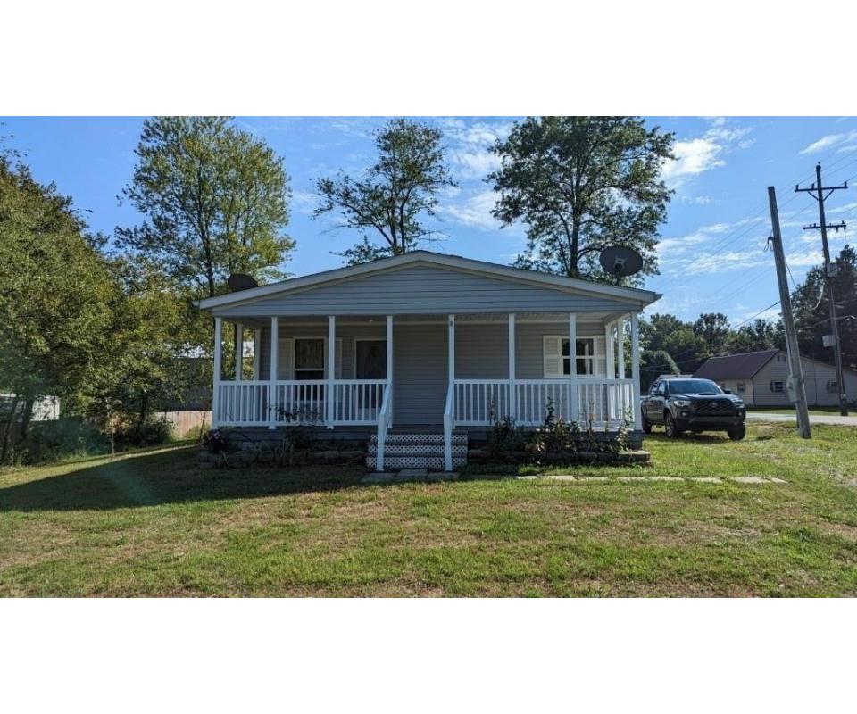 REAL ESTATE AUCTION 183 NW 11th St. Linton, IN 47441