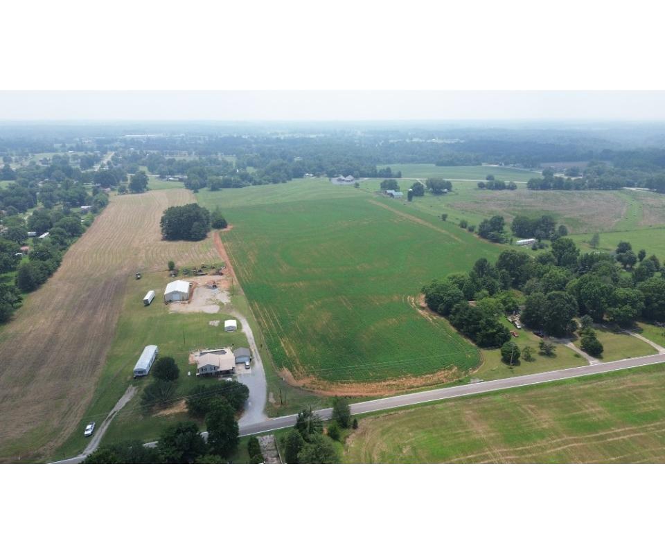 Live Auction in Elkmont,AL on Section Line Road