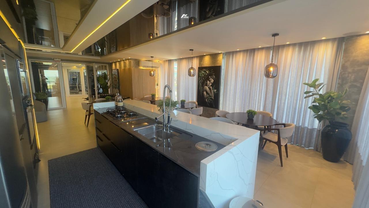 Apartamento de Alto Padrão Frente Mar com Vista Panorâmica e Lazer Completo Resort