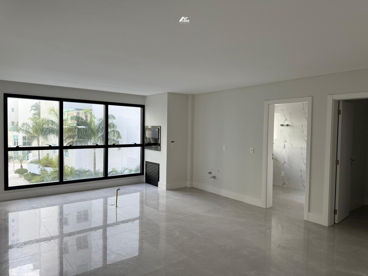 Apartamento Moderno com Sacada e Lazer Completo com Piscinas e Estrutura de Resort