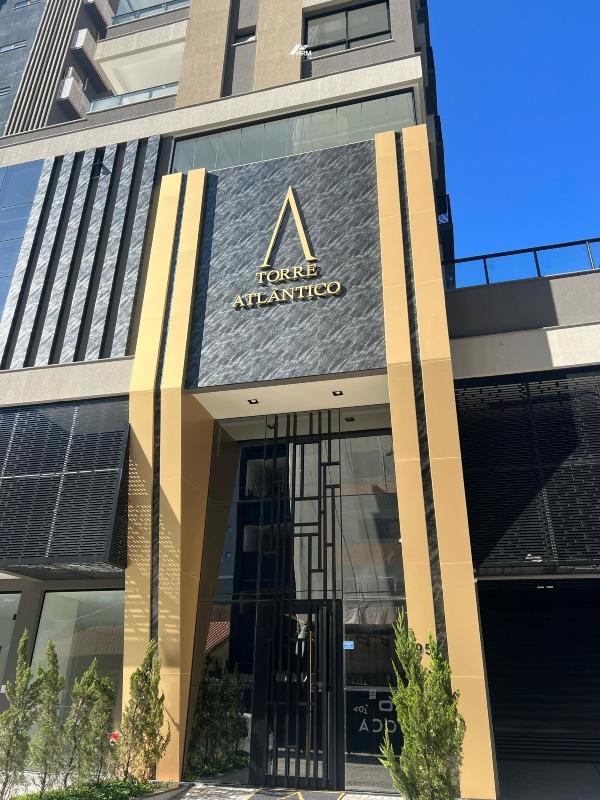 Apartamento com Sacada e Churrasqueira, Lazer Completo e Entrada para Banhistas
