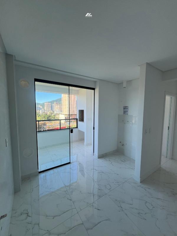 Apartamento com Sacada e Churrasqueira, Lazer Completo e Entrada para Banhistas