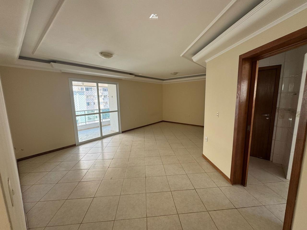 Apartamento com sacada, churrasqueira, piscina e salão de festas no condomínio