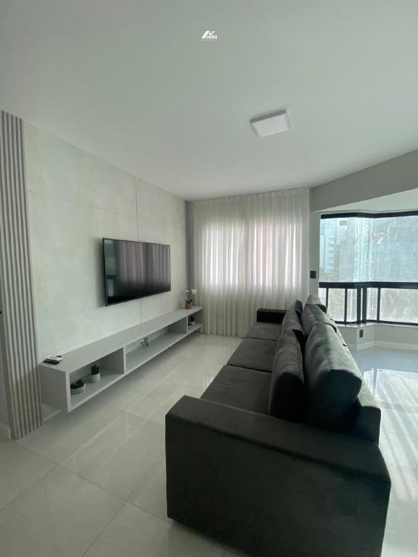Apartamento diferenciado, 2 dormitórios, churrasqueira e 1 vaga privativa para venda em Balneário Camboriú.