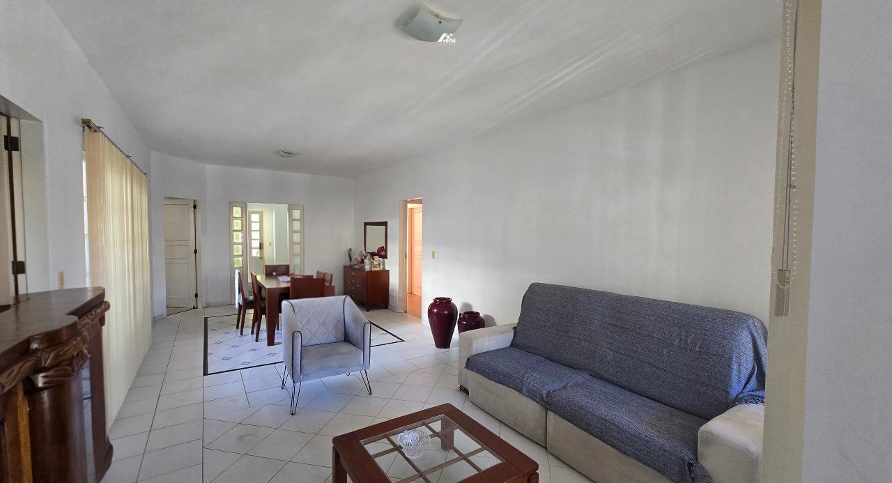 Ampla Residência com 410m² e Terreno de 792m² no Bairro Fazenda em Itajaí