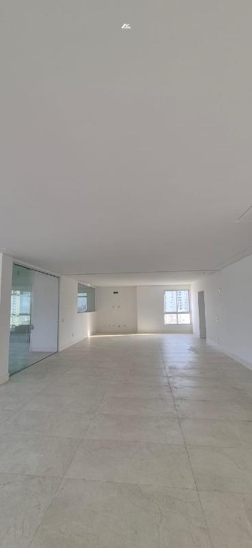 Cobertura de Alto Padrão com Vista Panorâmica e Lazer Completo