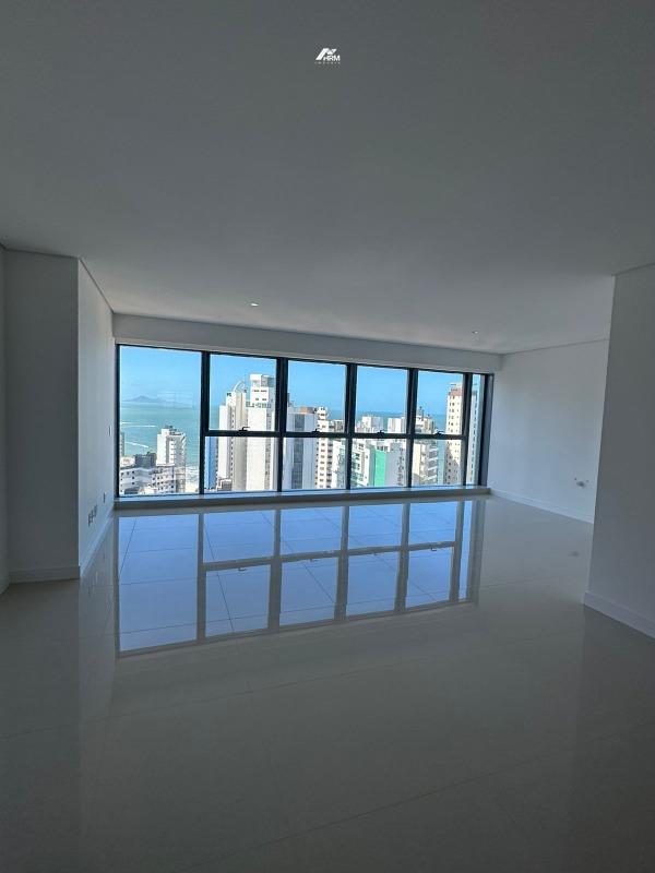 Apartamento Sofisticado a 300m do Mar com Lazer Completo