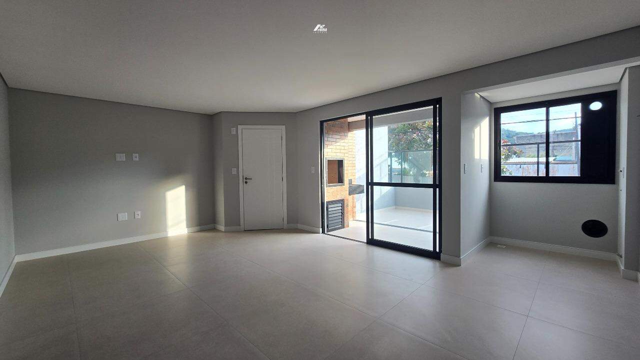 Apartamento com 2 suítes, varanda gourmet, porcelanato, 2 vagas. 97,47 m². Nações - Balneario Camboriu.
