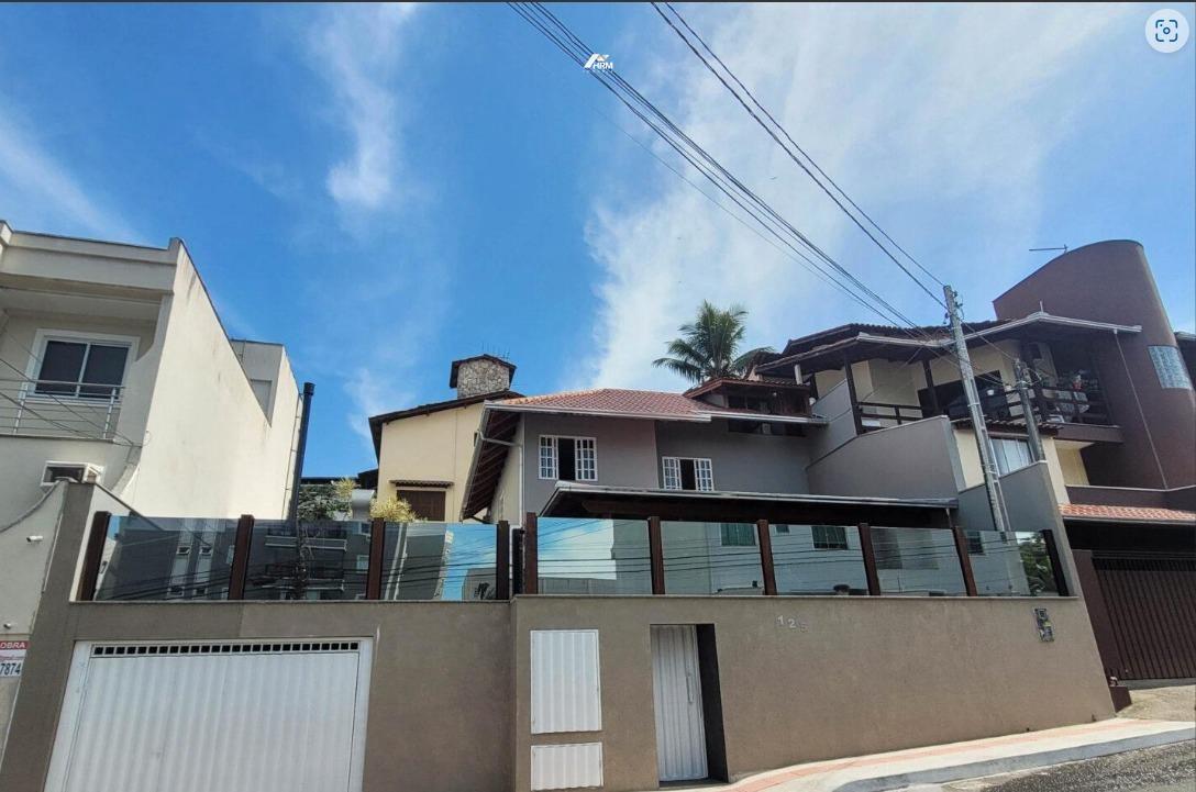 Casa de Alto Padrão com Espaço Gourmet e Piscina