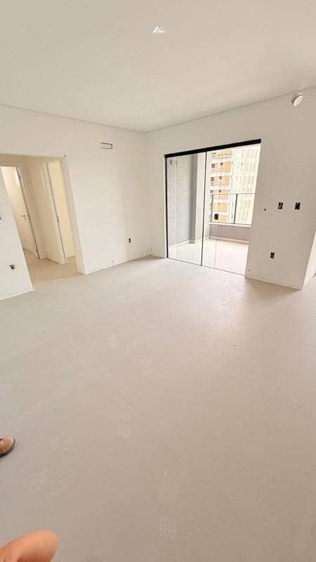 Apartamento à venda, 2 suítes, sacada com churrasqueira e vista para o mar em Porto Belo Perequê
