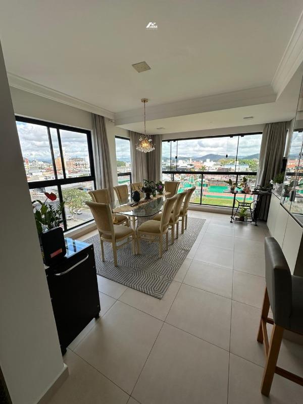 Apartamento mobiliado com 3 dormitórios centro de Camboriú para venda.