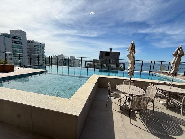 Apartamento na Praia Brava com 03 suítes.