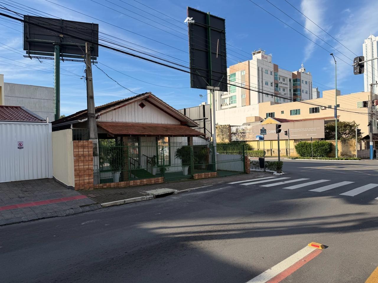 Terreno a venda com 297m² no bairro Nações em Balneário Camboriú.