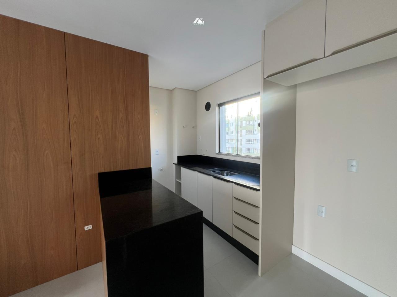 Apartamento semimobiliado com 02 quartos no Bairro Tabuleiro em Camboriú.