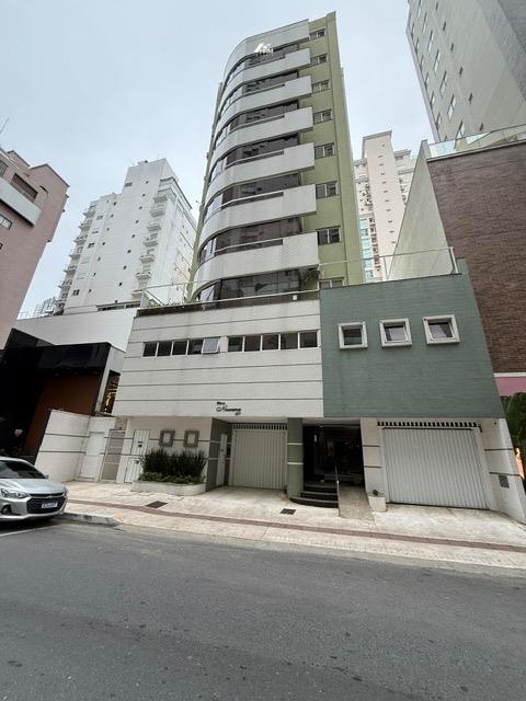 Apartamento diferenciado com 03 quartos, mobiliado, decorado e equipado em Balneário Camboriú.