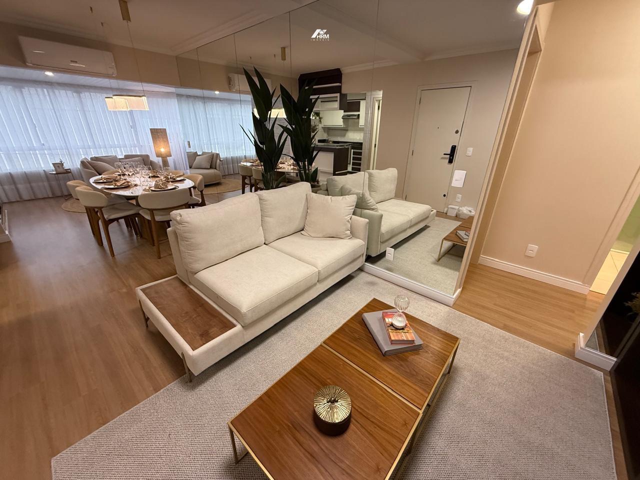 Apartamento diferenciado com 03 quartos, mobiliado, decorado e equipado em Balneário Camboriú.