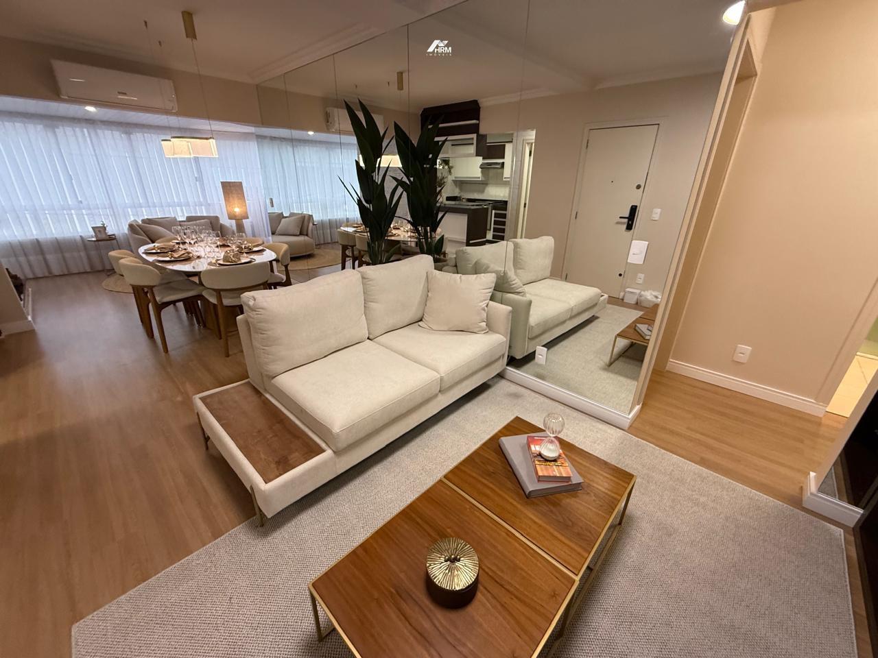Apartamento diferenciado com 03 quartos, mobiliado, decorado e equipado em Balneário Camboriú.