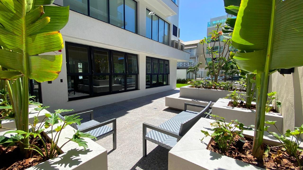 Apartamento Frente Mar com Ambientes Amplos e Acabamento Premium