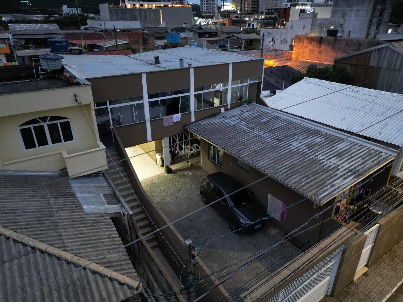 Terreno com Casa e 3 Apartamento Gerando Renda por Aluguel – Praia Brava, Itajaí/SC