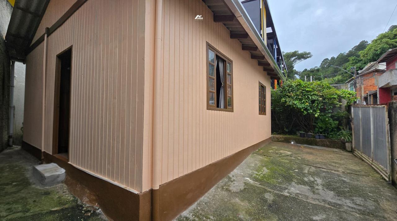 Terreno de 149m² com Casa Pronta para Financiar – Bairro Fazenda, Itajaí/SC
