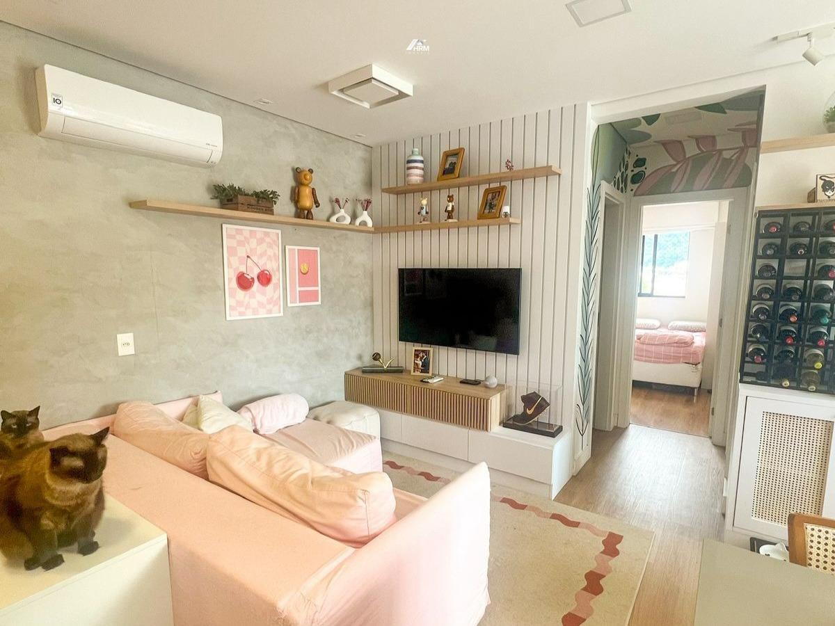 Apartamento Pronto, Mobiliado, Equipado, com Vaga Privativa e Piscina. Nações, Balneário Camboriú