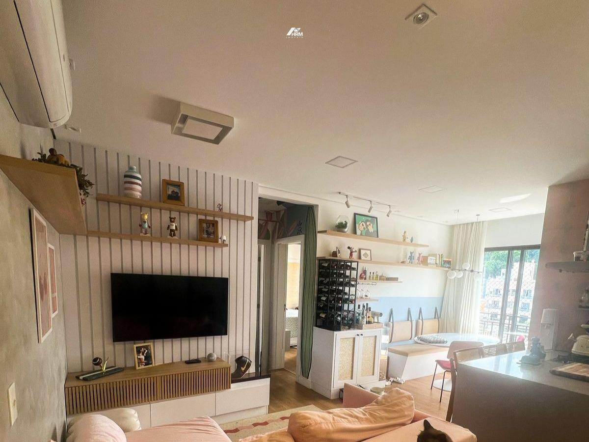 Apartamento Pronto, Mobiliado, Equipado, com Vaga Privativa e Piscina. Nações, Balneário Camboriú