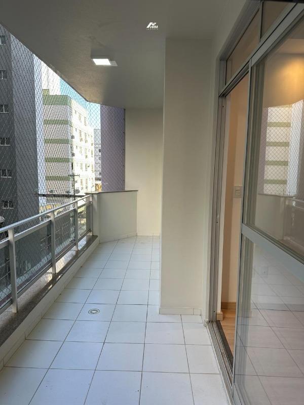Apartamento com 2 quartos, acerca de 300m do mar de Balneário Camboriú.