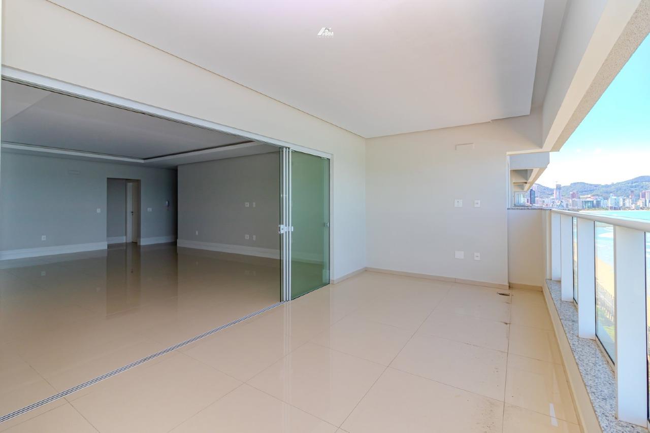 Apartamento à venda no Centro de Itapema/SC • 4 suítes • 3 vagas • Lazer completo